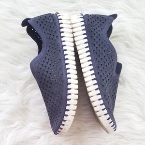 Isle Jacobson Perforated Slip On 39